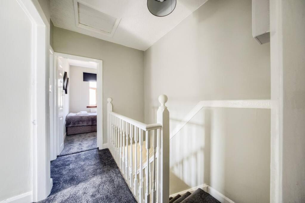 Low Rate - Coventry For 3 Bedroom House With Garden, Free Netflix And Unlimited Wi-Fi - Driveway Parking - Agc Экстерьер фото