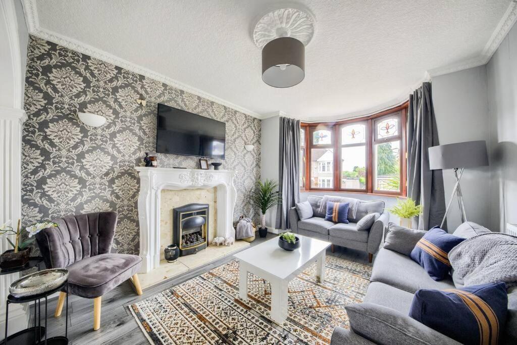 Low Rate - Coventry For 3 Bedroom House With Garden, Free Netflix And Unlimited Wi-Fi - Driveway Parking - Agc Экстерьер фото