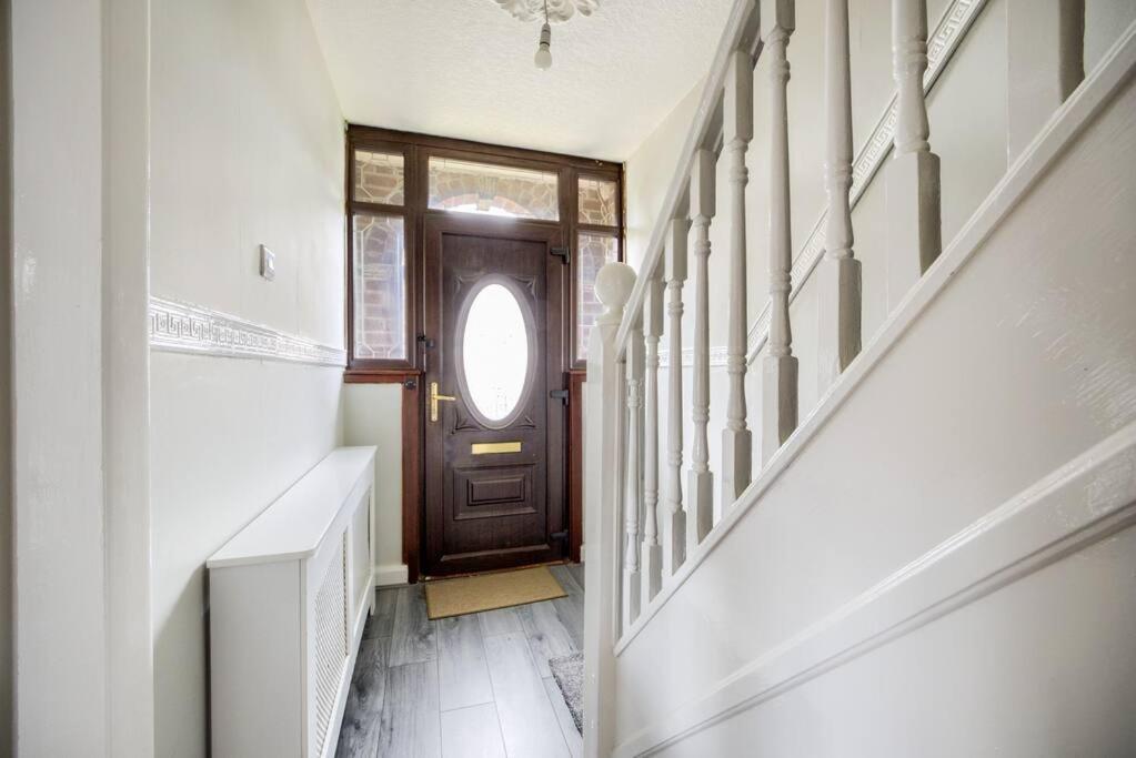 Low Rate - Coventry For 3 Bedroom House With Garden, Free Netflix And Unlimited Wi-Fi - Driveway Parking - Agc Экстерьер фото