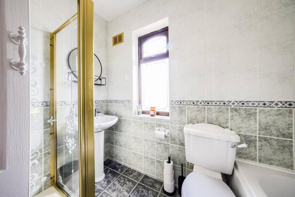 Low Rate - Coventry For 3 Bedroom House With Garden, Free Netflix And Unlimited Wi-Fi - Driveway Parking - Agc Экстерьер фото