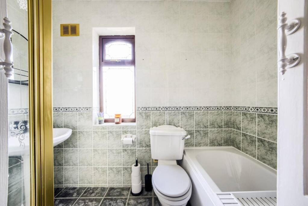 Low Rate - Coventry For 3 Bedroom House With Garden, Free Netflix And Unlimited Wi-Fi - Driveway Parking - Agc Экстерьер фото