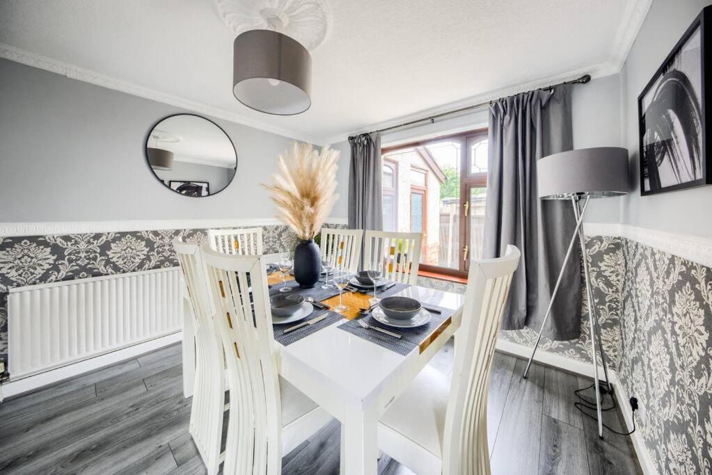 Low Rate - Coventry For 3 Bedroom House With Garden, Free Netflix And Unlimited Wi-Fi - Driveway Parking - Agc Экстерьер фото