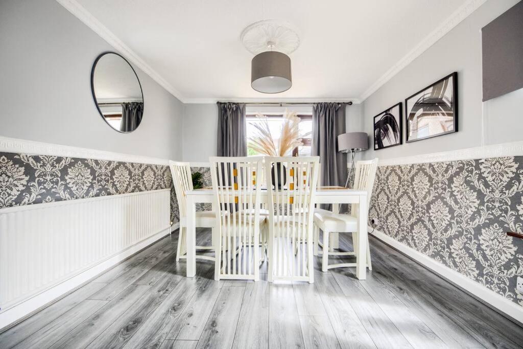 Low Rate - Coventry For 3 Bedroom House With Garden, Free Netflix And Unlimited Wi-Fi - Driveway Parking - Agc Экстерьер фото